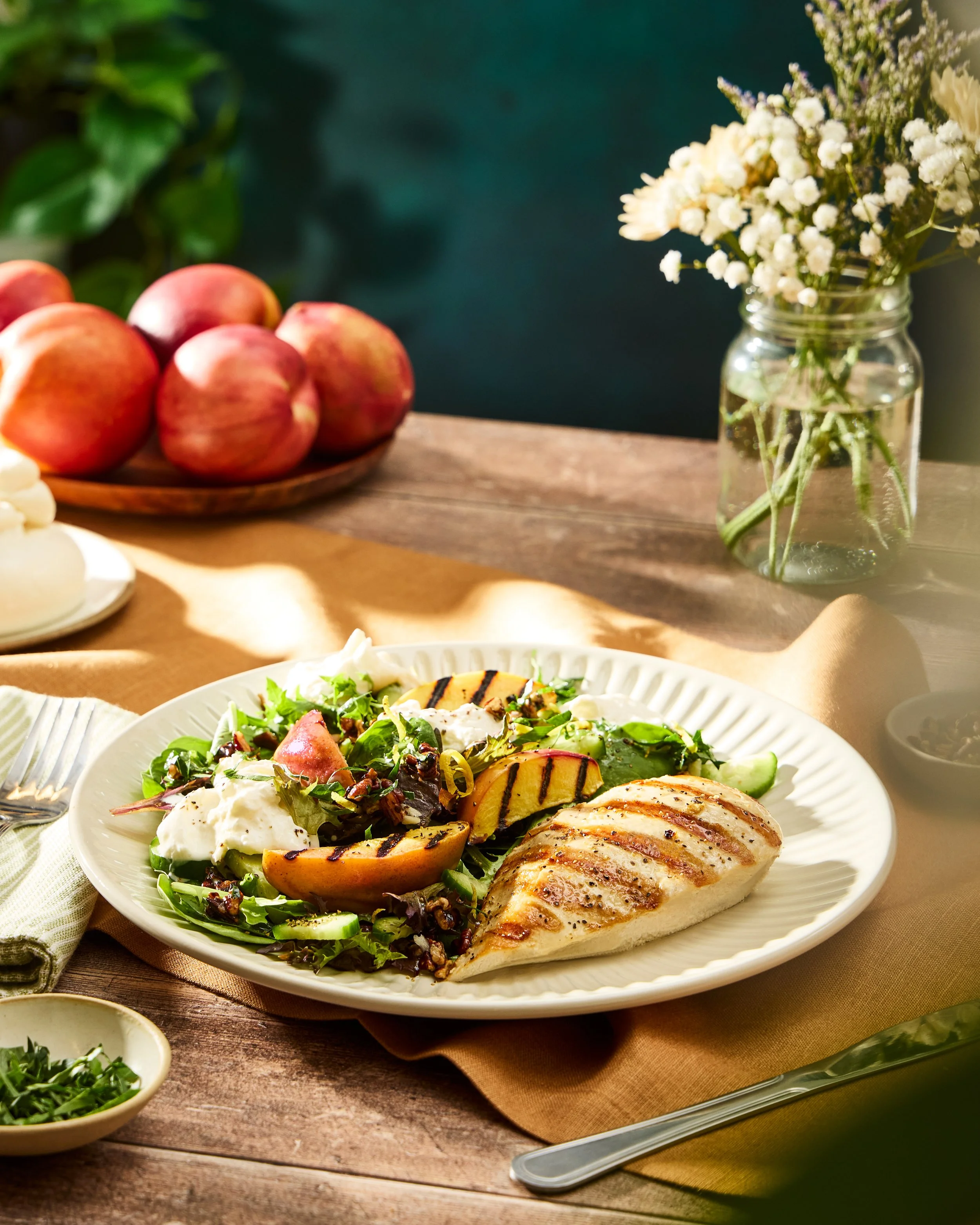 HFCA_EatTheSeason1-LTO_2026-03_GrilledChickenAndNectarineSalad_Shot09.jpg