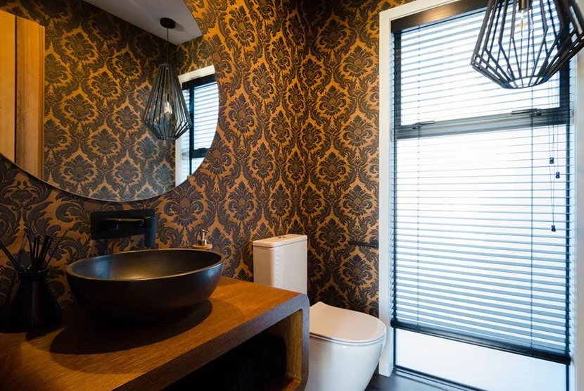 The illusion of invisibility