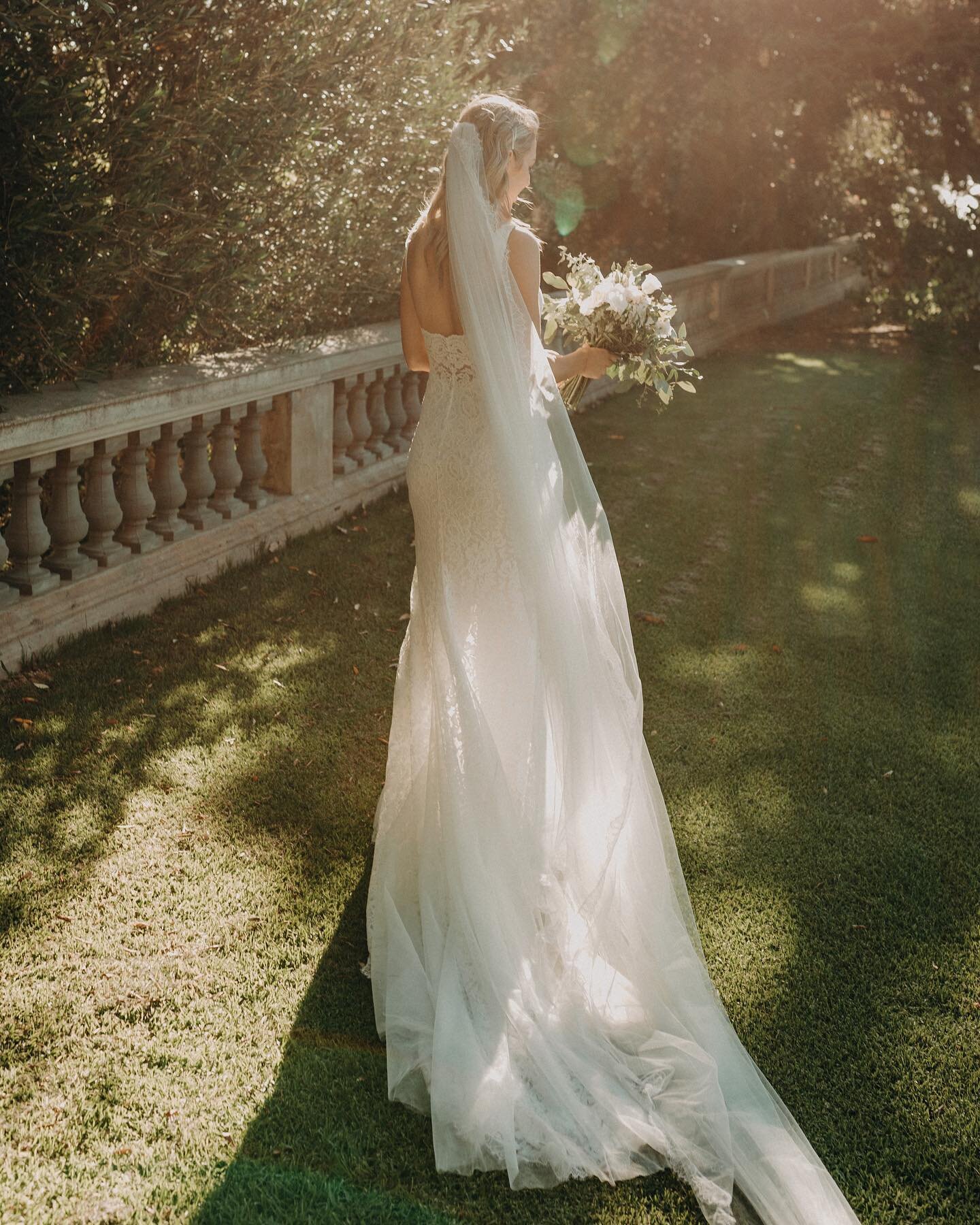 I want to tell you something cool. Not only is this dress and veil absolutely beautiful, it&rsquo;s also the first of @grace_loves_lace&rsquo;s stunning dresses to be handmade from 96% recycled materials. I love it when couples make conscious choices