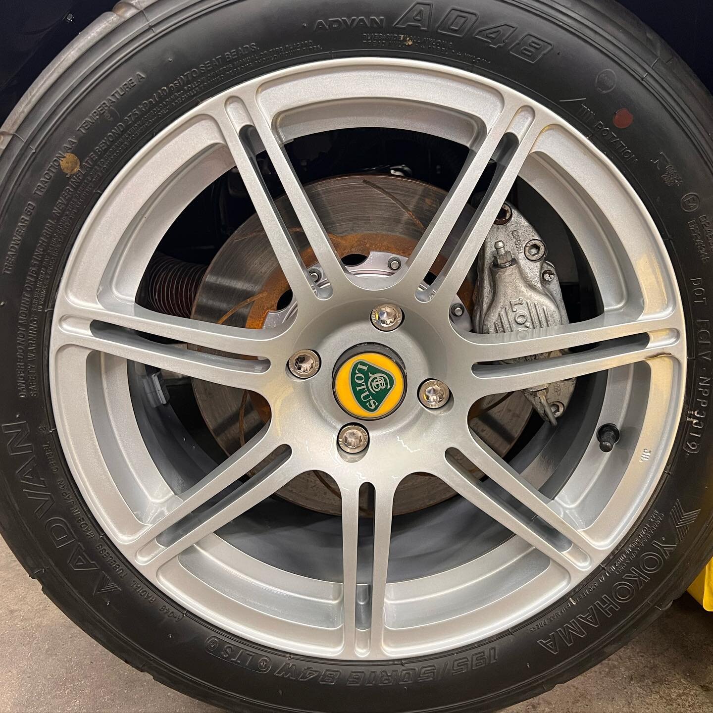 Refreshed wheels + freshly plated bolts.  #lotuselise