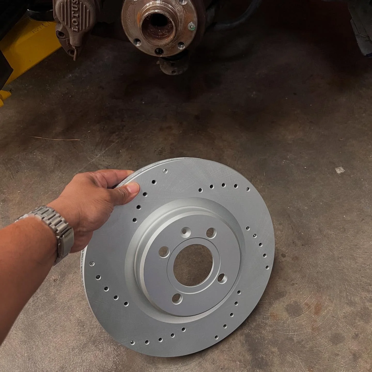 Fittings some new rotors.  Our discOEs are a cost effective alternative to OEM rotors.  Fits Lotus S2 Elise and Exige with standard brakes