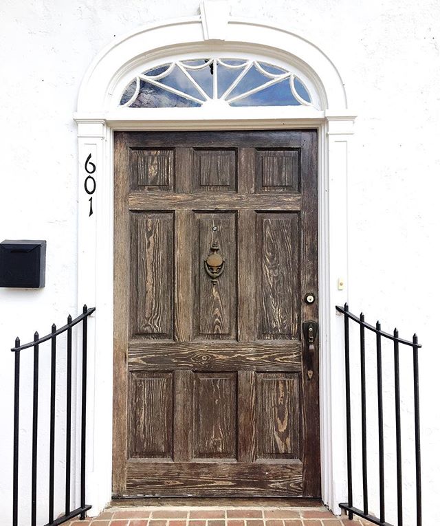 Nothing beats an hundred year old 4 foot oak front door 🚪👌🏻