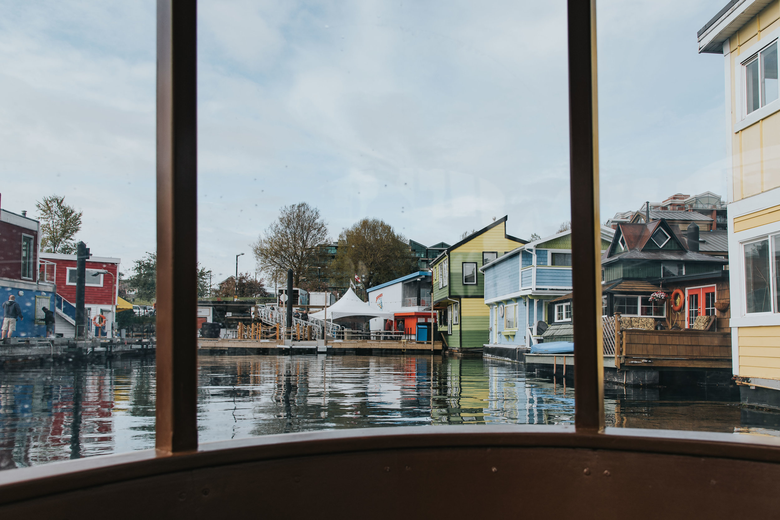  Oh Fisherman’s wharf is so pretty, but If I lived in a houseboat I’d always try to go swimming!  