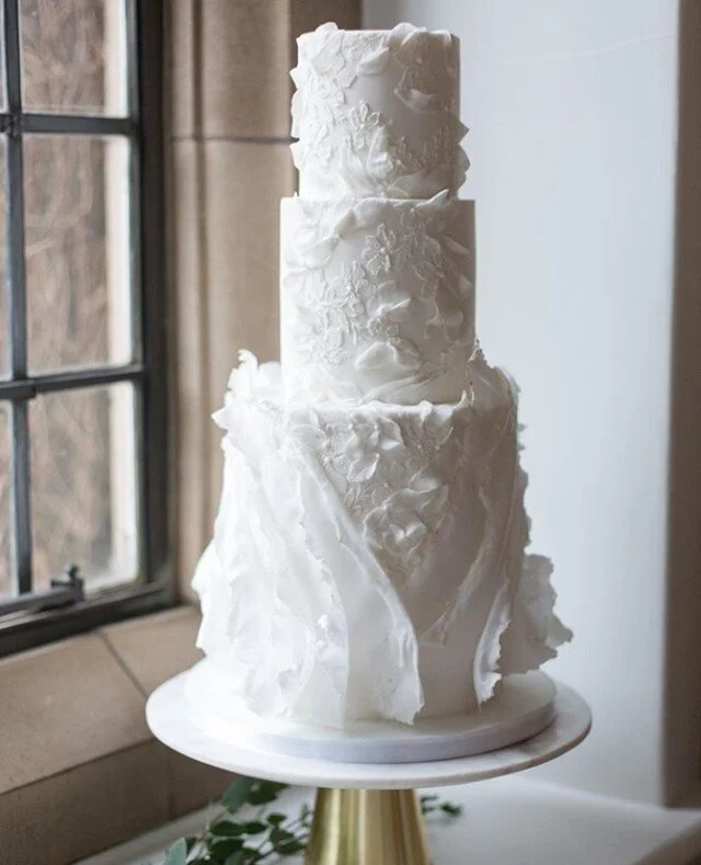 🤍 Don't miss our GIVEAWAY 🤍 ⁠
​💍#justengaged, #justabouttobe or know someone who is? ⁠
⁠
FOR THE BRIDE OR GROOM TO BE:⁠
The expert teams at Lace&amp; Beau and AMH want to help you get started with confidence, direction &amp; style!⁠
(1) Lucky winn