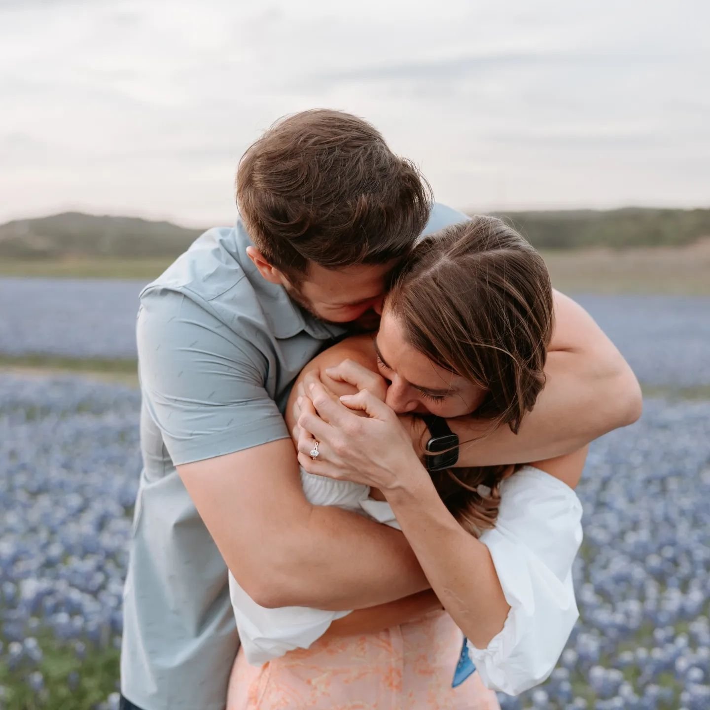 April is blue bonnet season in Texas and if you&rsquo;ve never experienced the endless fields of beautiful blue flowers in person, I highly suggest booking a quick weekend getaway to see this natural wonder! When Ashleen and Sam invited us down to Te
