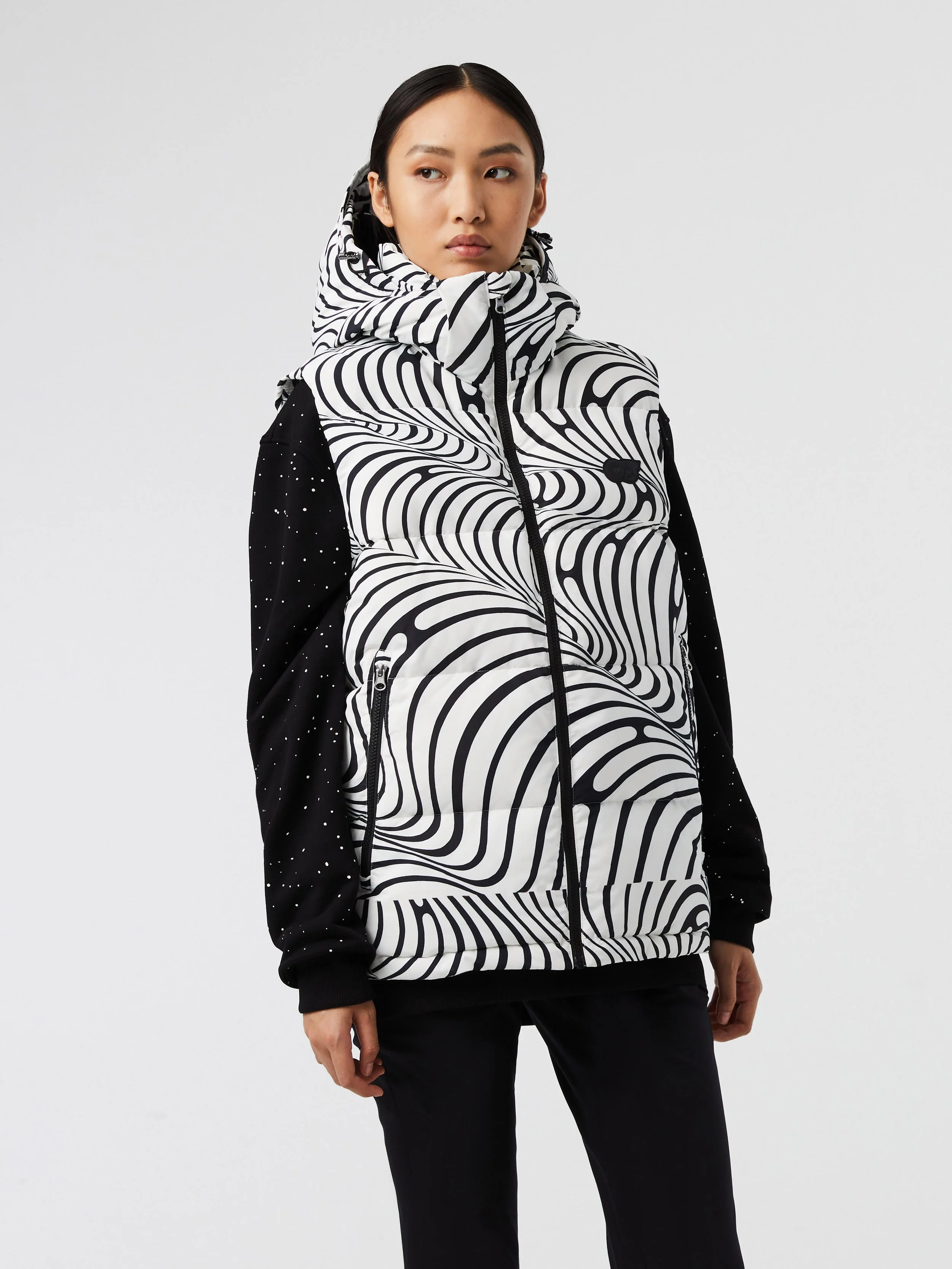 AlphaTauri LV Capsule_VEST_FEMALE_ATA23V02_3_9.jpg