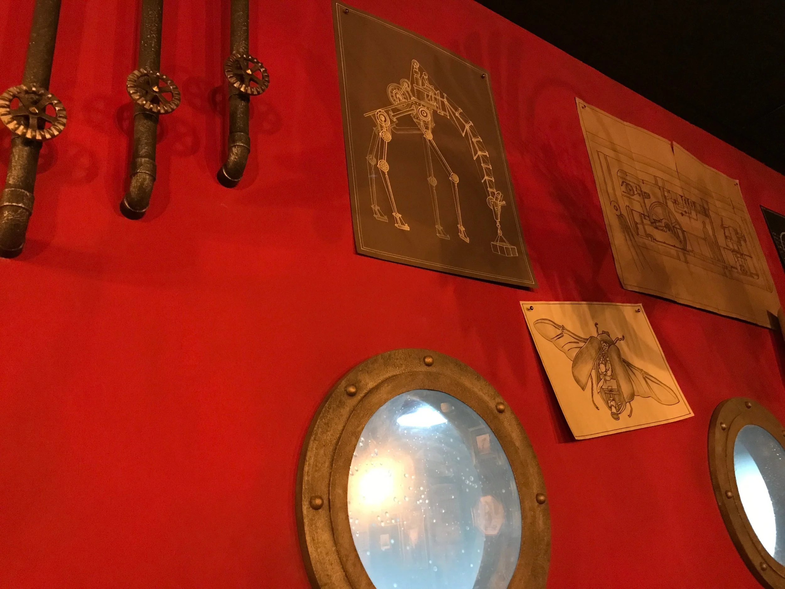 Photo dessins aux murs.jpg