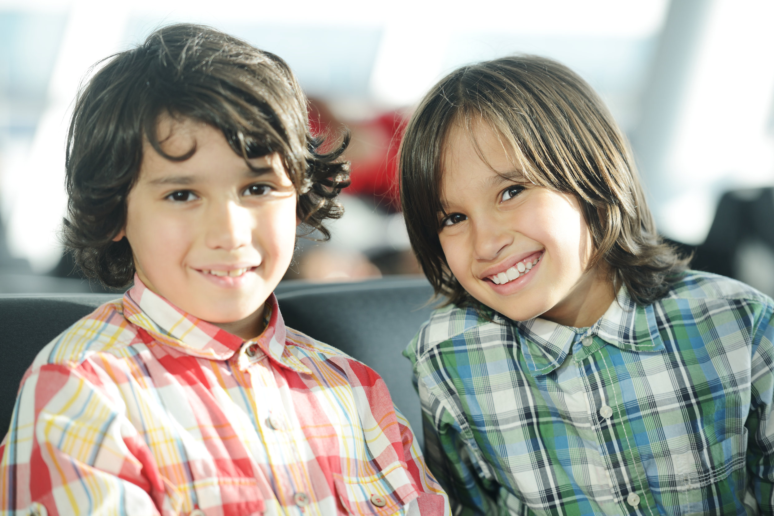 cute-kid-indoors-portrait_rKVJdkRBj.jpg