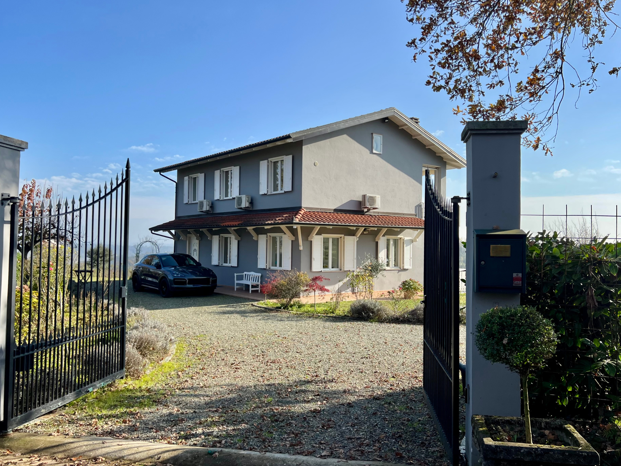 Turn-key Villa vith Views