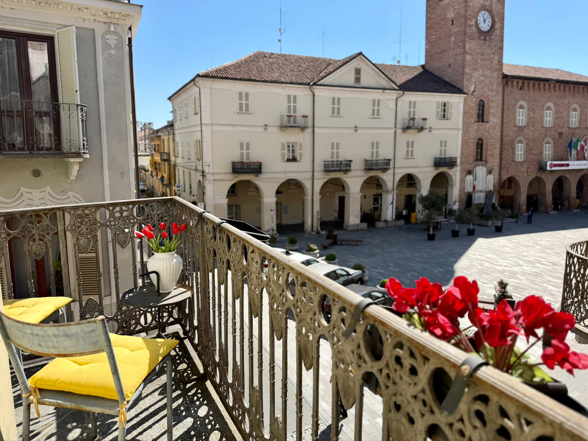 Apartment on main square in  Historic center Nizza Monferrato