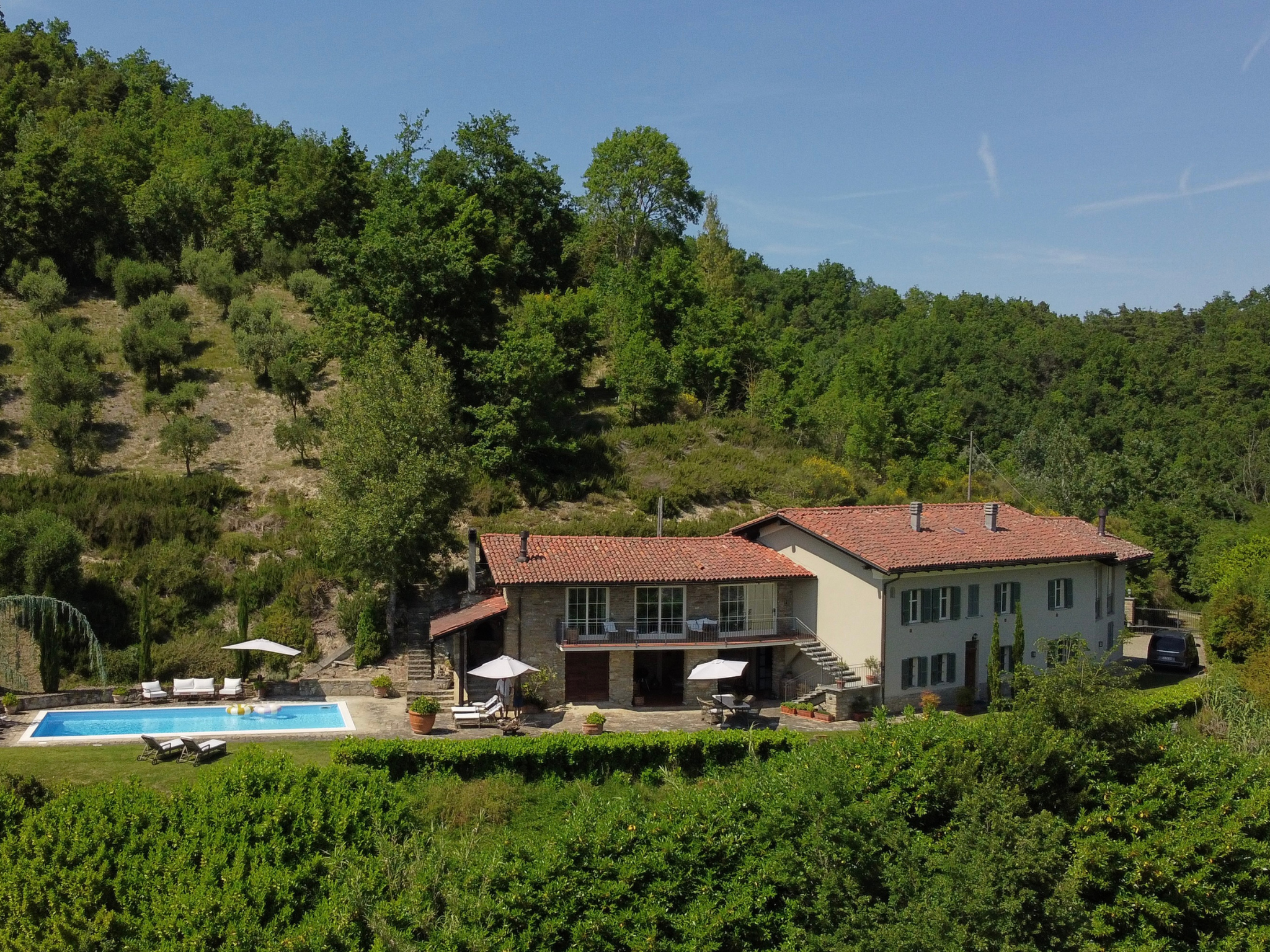 Hilltop Stone House with Pool, Olive grove and Privacy, Bistagno