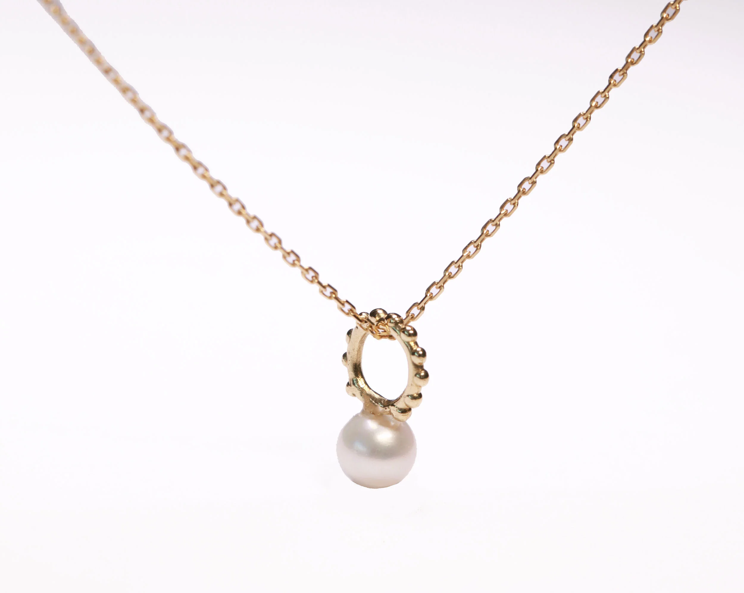Mare mini pearl necklace