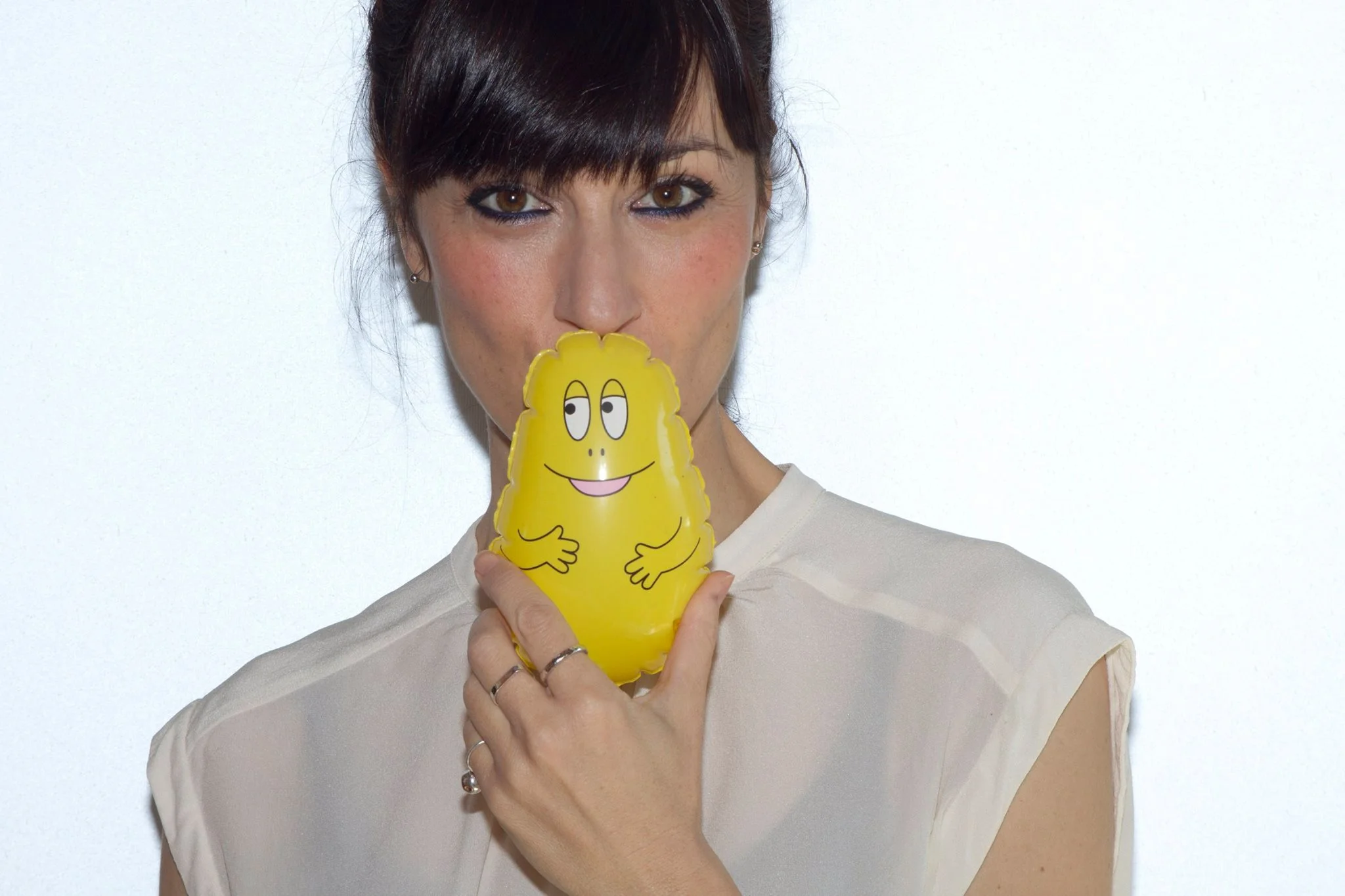 ROBERTA SEGATAIl suo lavoro fonde le discipline della fotografia e del video con la sua pratica di danzatrice e performer. I suoi progetti sono spesso realizzati tra le montagne e paesaggi incontaminati della sua terra natale il Trentino, in cerca d…