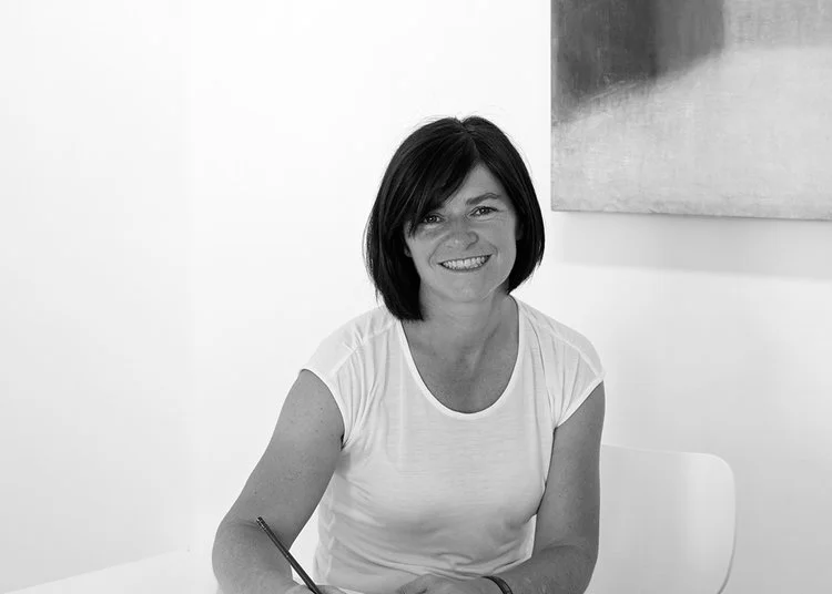 GALLERIA DORIS GHETTA Doris Ghetta fonda un piccolo tempio del contemporaneo in un luogo denso di tradizione e arte sacra, con immenso coraggio e caparbia. La sua galleria nasce nel 2013 in una vecchia fabbrica abbandonata a Ortisei, vicino Bolzano. 500 mq su due livelli danno spazio a vari progetti e mostre di cui 5 ogni anno sono riservate a personali degli artisti rappresentati dalla galleria e accompagnate da pubblicazioni. Al piano terra la galleria ha uno spazio dedicato a progetti in cooperazione con curatori free lance e artisti ospiti. Dal 2016 c'è anche uno spazio in più chiamato "4 points" per presentare il lavoro di giovani artisti emergenti. 
