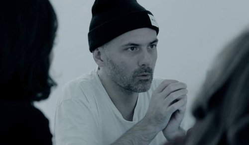 LUCA RUALI Architetto, vive e lavora tra Milano, Roma e l’Appennino. Il suo studio ( www.lucaruali.net ) produce progetti, disegni, video e animazioni per etichette indipendenti, ricerche dedicate al rapporto tra progetto e territorio. Luca organizza Il paese nero/Black Italy ( www.ilpaesenero.it ), una piattaforma di ricerca che raccoglie progetti e ricerche della scena culturale alternativa dedicati all'abbandono delle aree interne in Italia.