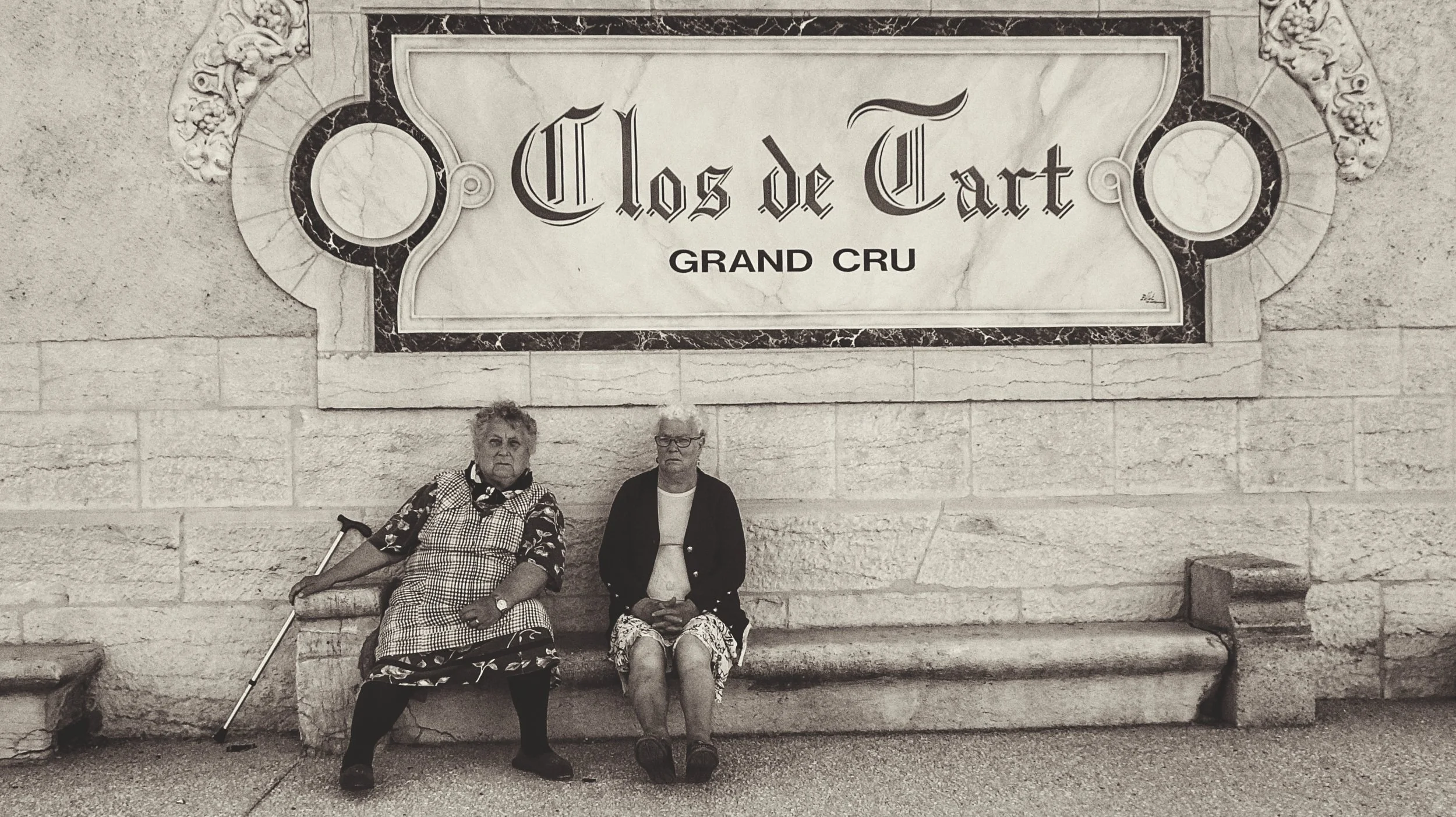 2oldladies.jpg