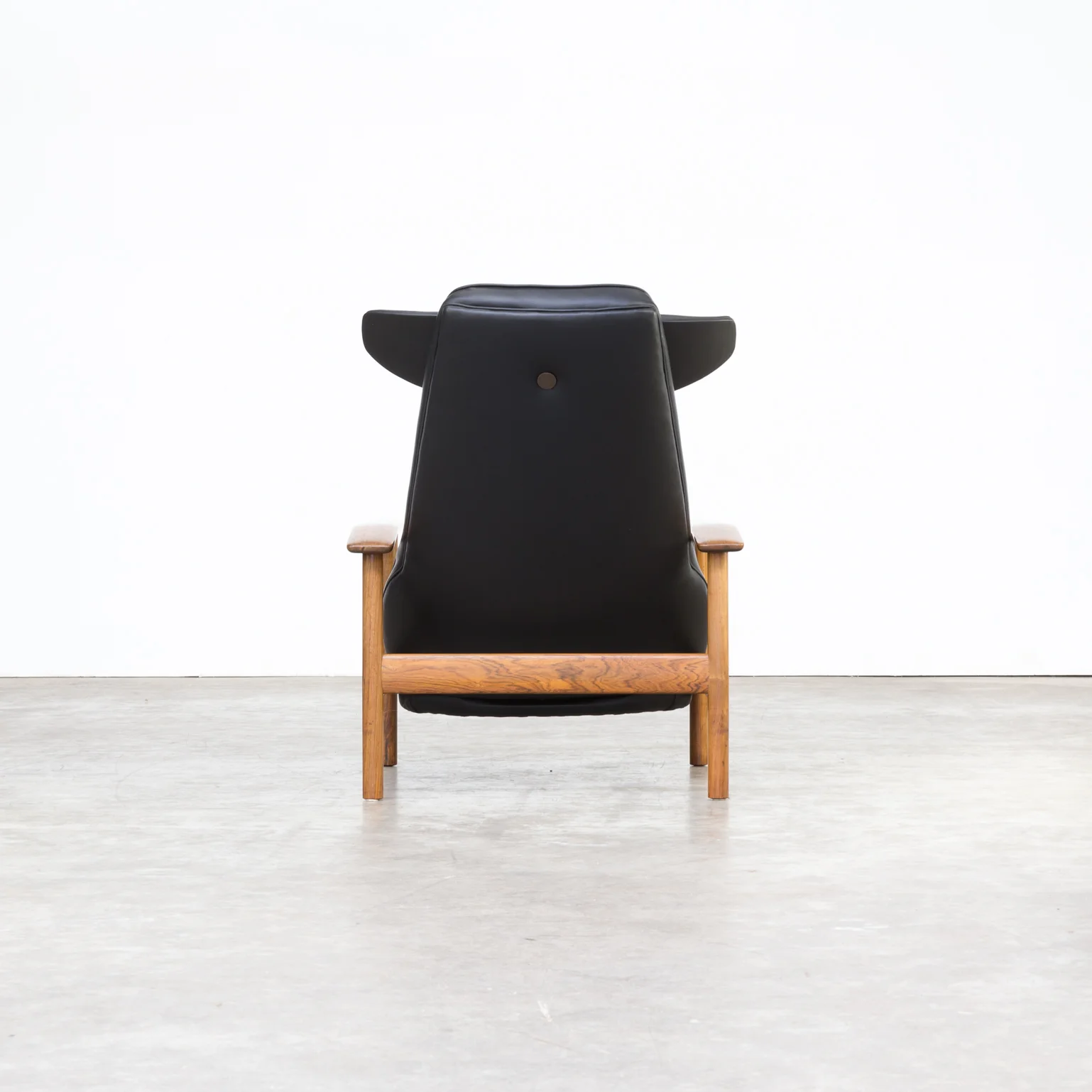 0503108ZF-sven-ivar-dysthe-dokka-mobler-norway-lounge-fauteuil-chairs-relax-restored-upholstered-restaurated-pirelli-vintage-retro-design-barbmama-7-van-15.jpg