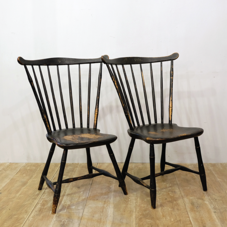 american comb back windsor chairs 1.png