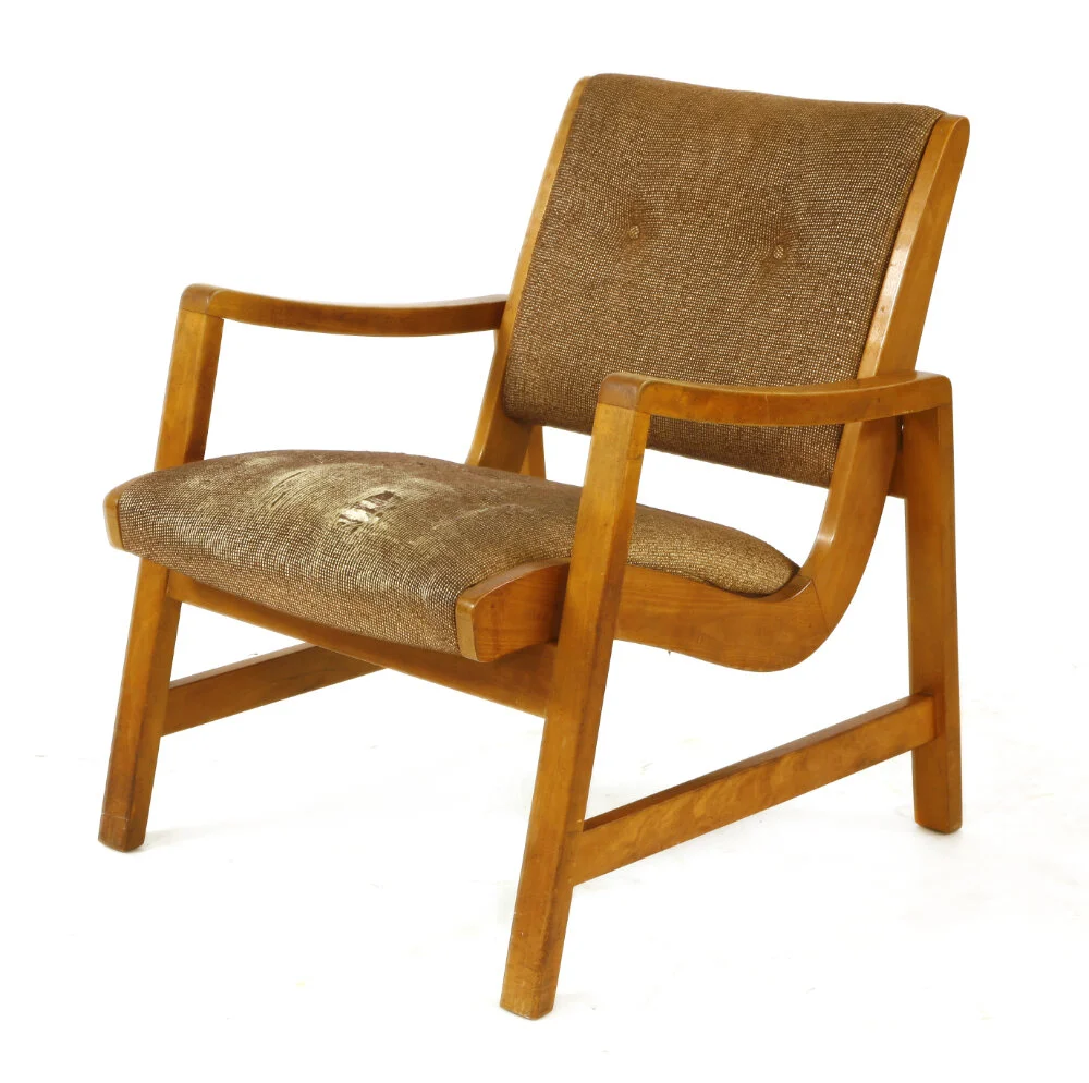 A 652 U1/2 armchair, designed by Jens Risom for Knoll, with the original fabric, worn, labelled 'Knoll Associates Inc 601 Madison Avenue, New York 22 NY' This item has been on loan at the London Design Museum since 1993. These have been in various exhibitions including 'History of Modern Design: In the Home' 2004, 'Designing Modern Life' 2005, and 'This Is Design' 2012. Estimate: £400-600