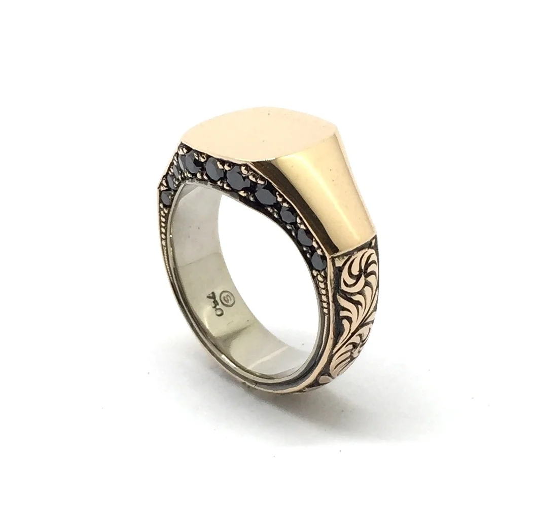 MEN'S ENGAGEMENT RING - Hand-engraved rose and white gold with black diamonds