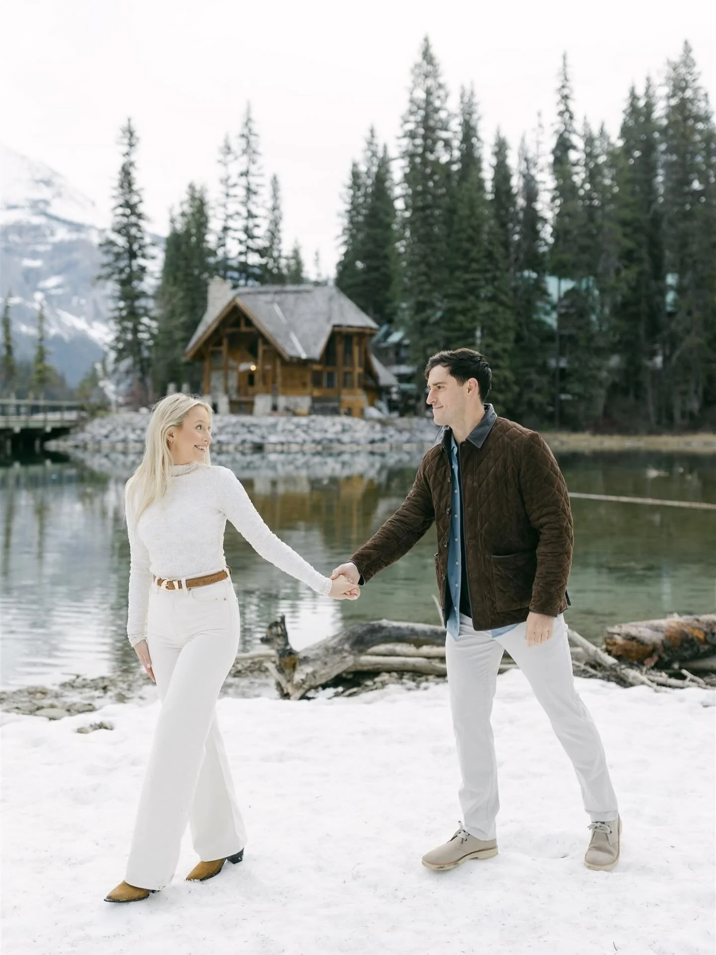Proposing in Banff during winter?
It&rsquo;s pure magic! Snow-dusted pines, frozen turquoise lakes, and that quiet stillness that makes the moment feel like it belongs only to the two of you. 🌲🏔️

Imagine getting down on one knee at sunrise with th