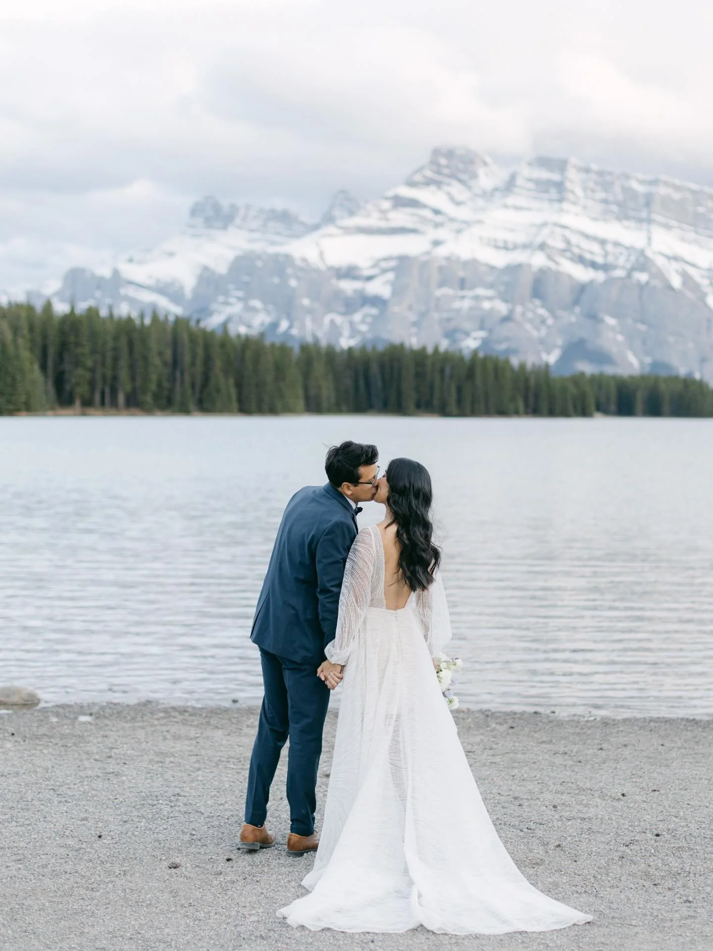 Thinking about eloping in Banff? Here are a few things you should know before choosing this magical place:

&bull; Sunrise and sunset are everything &mdash; softer light and fewer crowds.
&bull; Ceremonies need a Parks Canada permit (super easy, but 