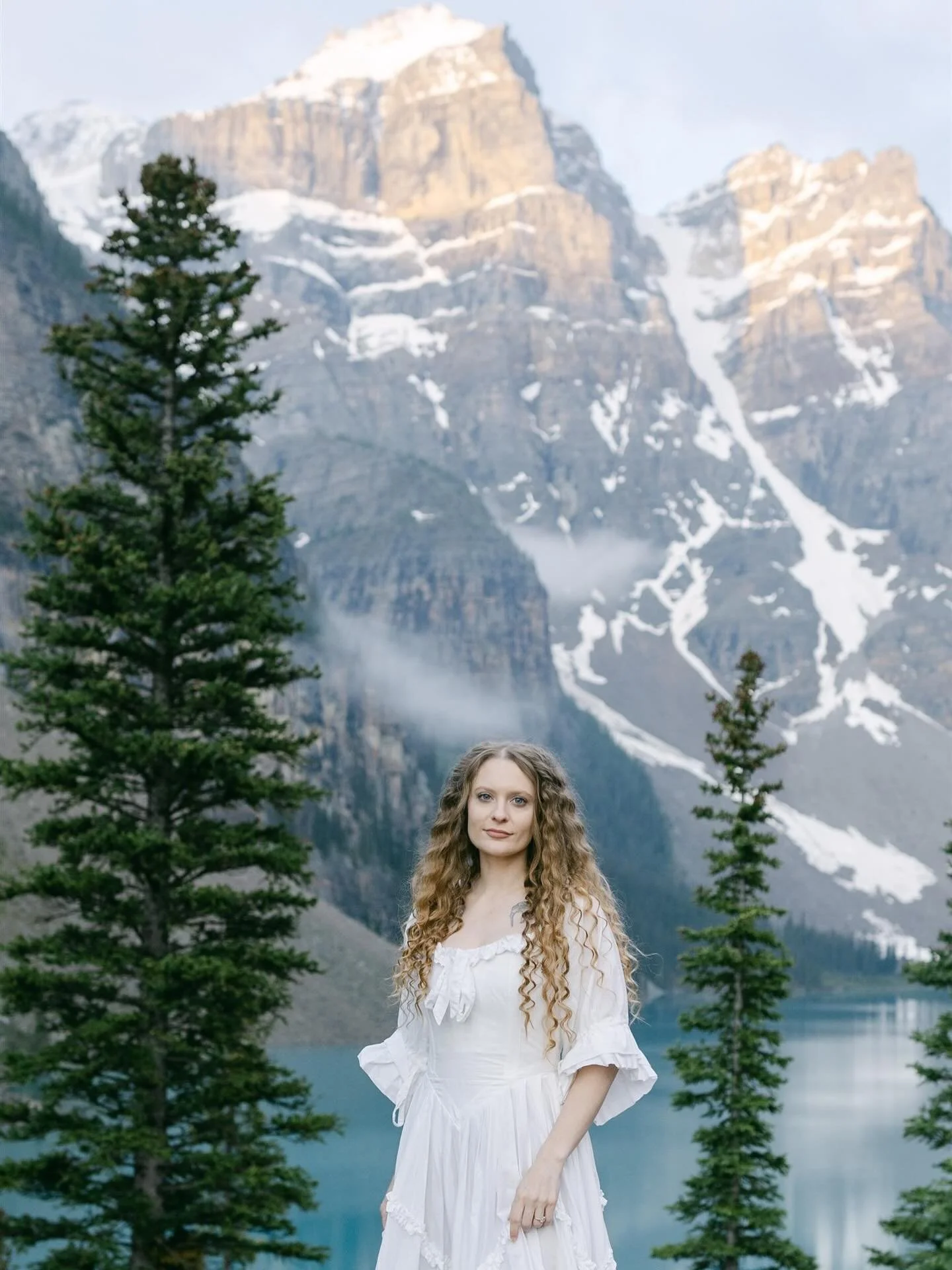 POV you just eloped in Banff National Park at one of Canada&rsquo;s most iconic lakes 💍⛰️

#banffelopement #banffelopementphotographer
