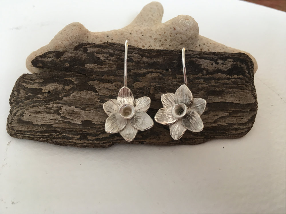 Silver Daffodil Earrings
