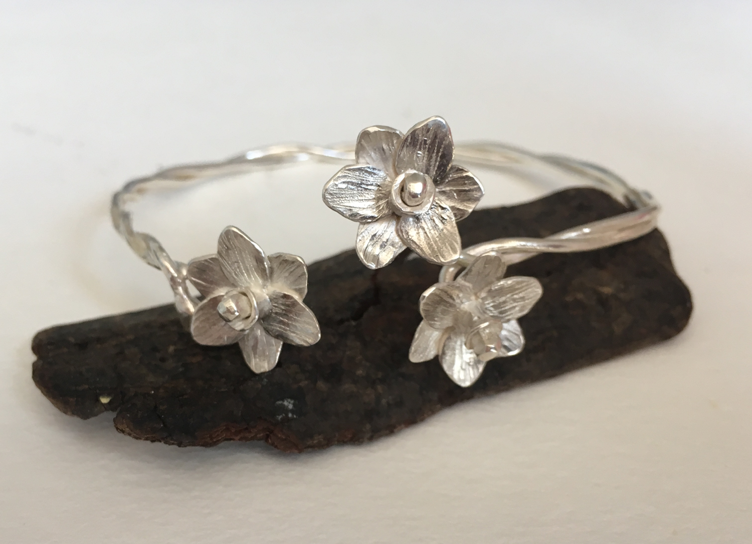 Silver Daffodil bangle