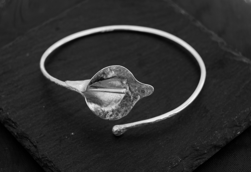 Calla Lilly Simple Silver bangle