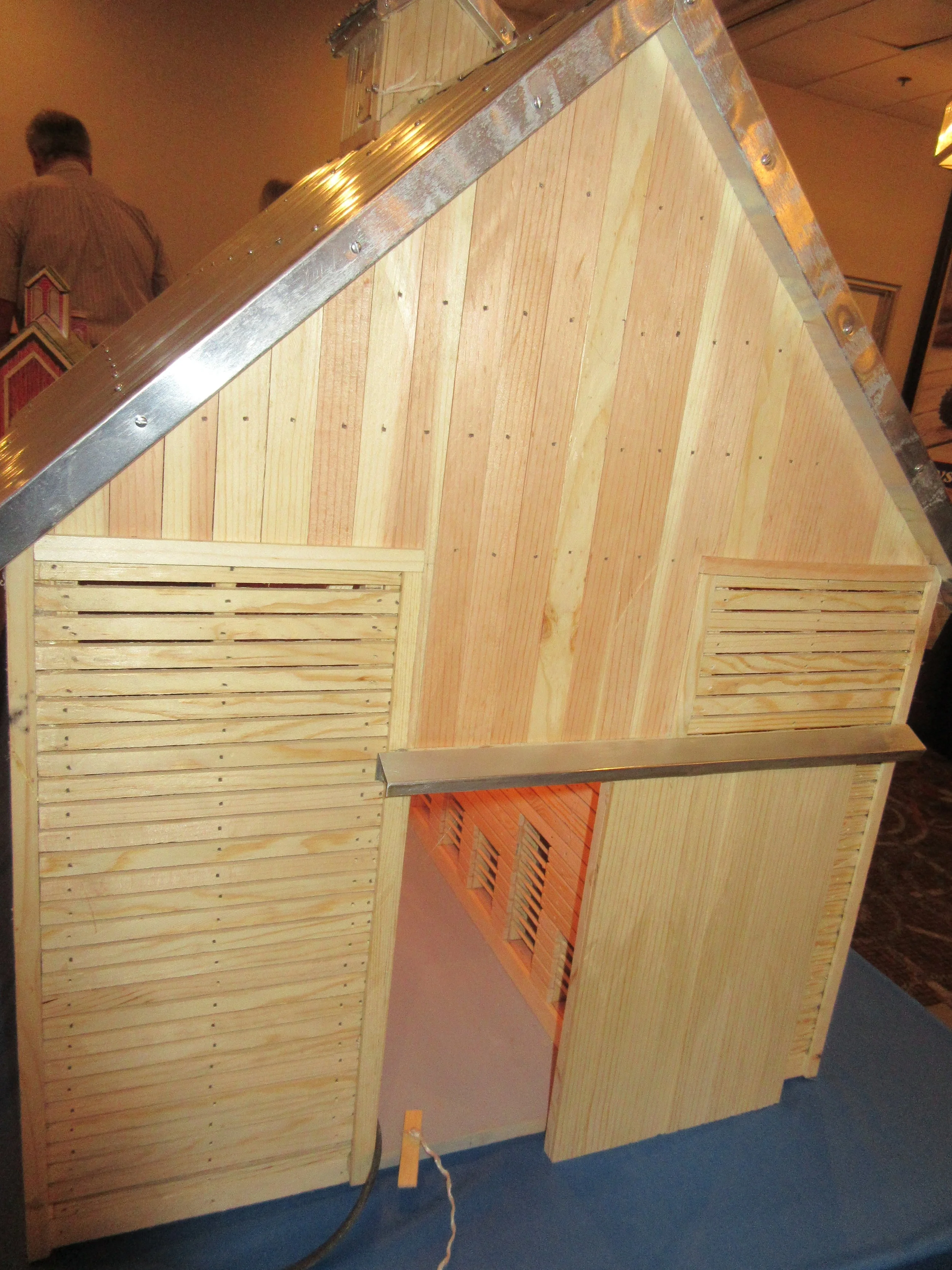 This hand-built corn crib sold at auction at the Gateway Mid-America Toy Show.