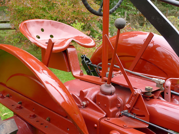 Al Down’s 1945 B.F.Avery has a typical pan style seat but a rather rigid looking support.