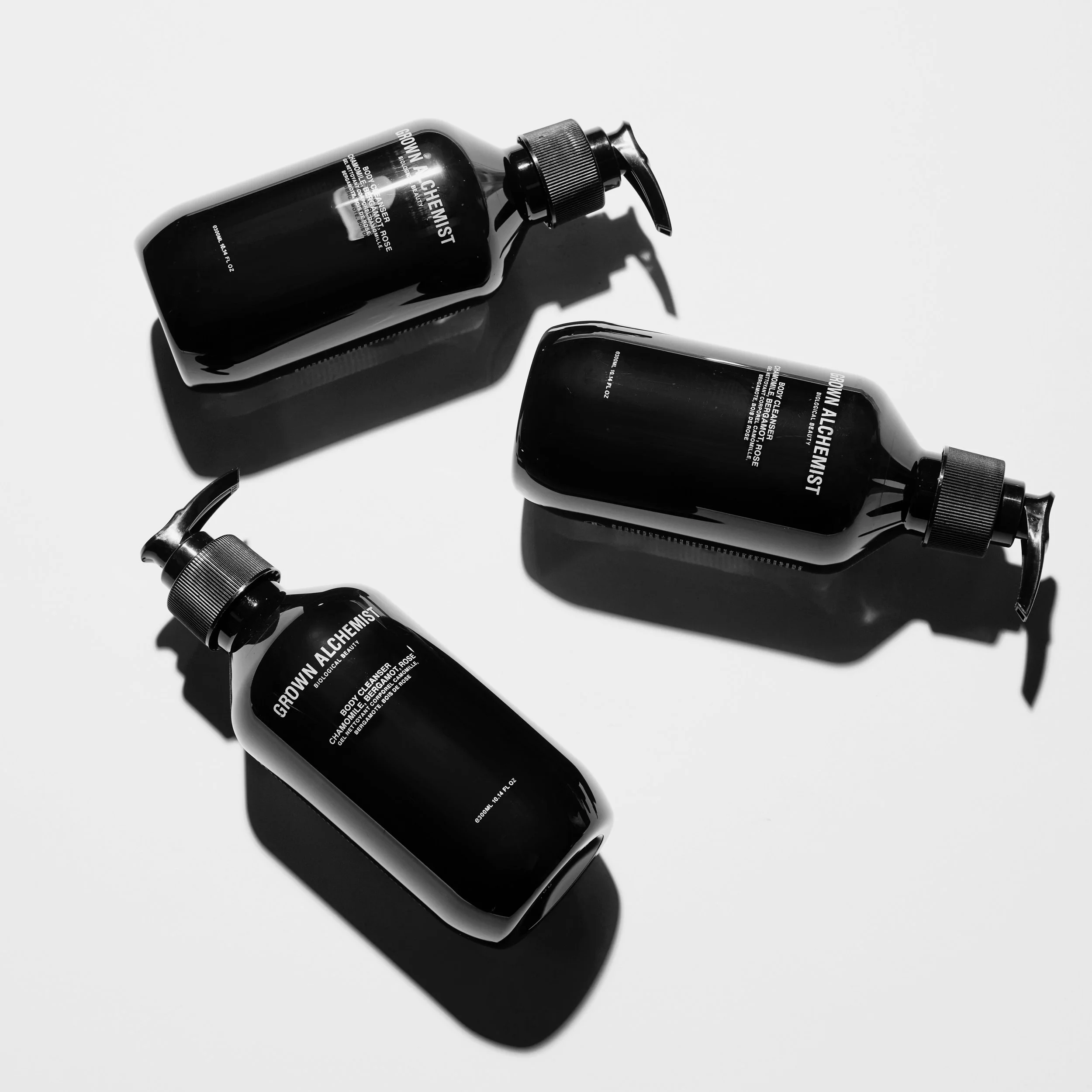 GRA0003 Body Cleanser Chamomile_ Bergamot _ Rose 500mL_Lifestyle_B - Bewerkt.jpg