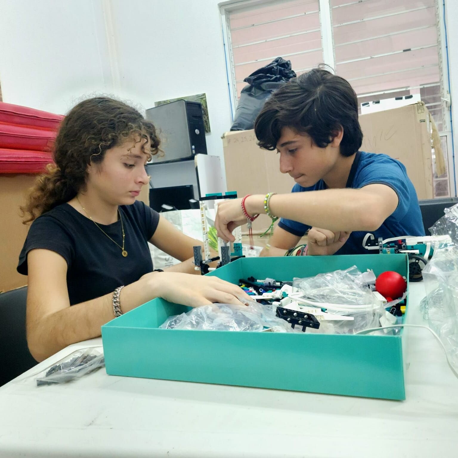 Thanks to @lego our Robotics Club has learned all about programming!🤖😁 Soon we hope to expand this club to more communities, bringing hands on experience and opportunities to all children🥳 
-
 #careyes #careyesfoundation #Jalisco #mexico #costaale