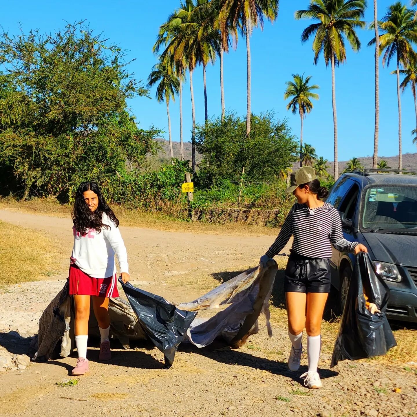 It's world water day!🧊🌏🌊 Today Cati, our environmental program coordinator, took some of the kids to clean up the river in their town 😁 To a cleaner and brighter future 😊🥳
-

#worldwaterday #diadelagua #trashcleanup #aguacalientenueva #environm