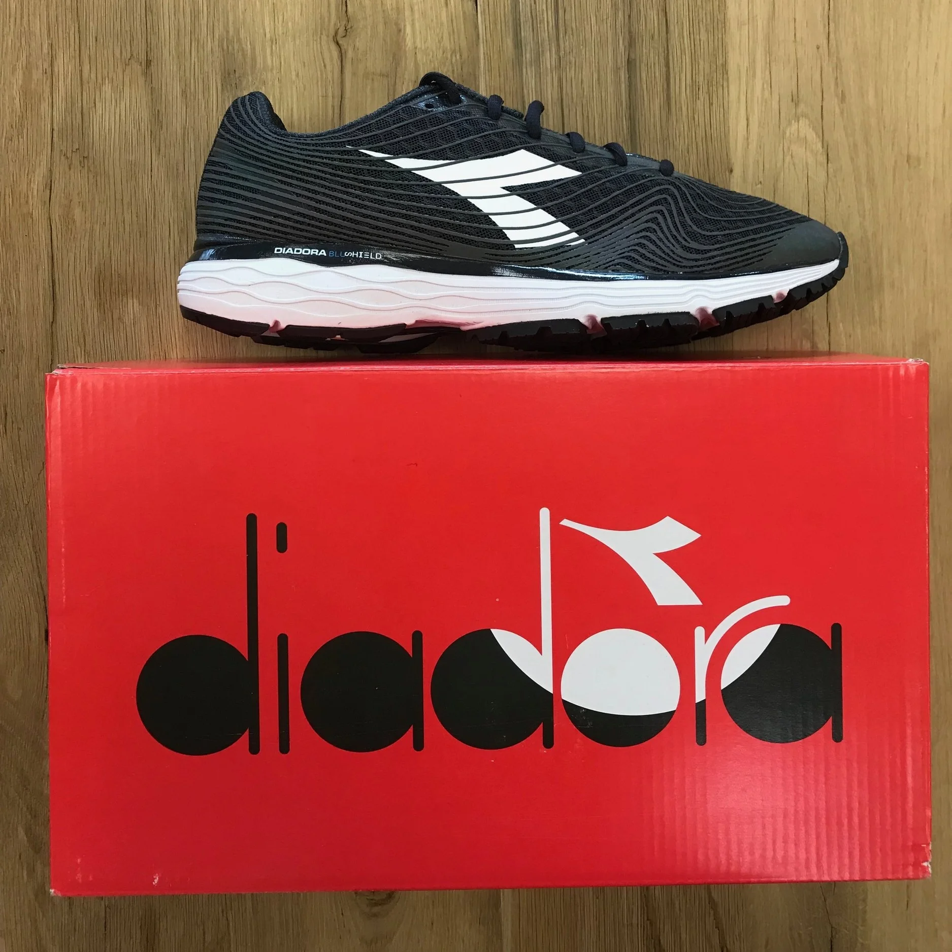 Diadora Mythos Blushield Fly - Men's