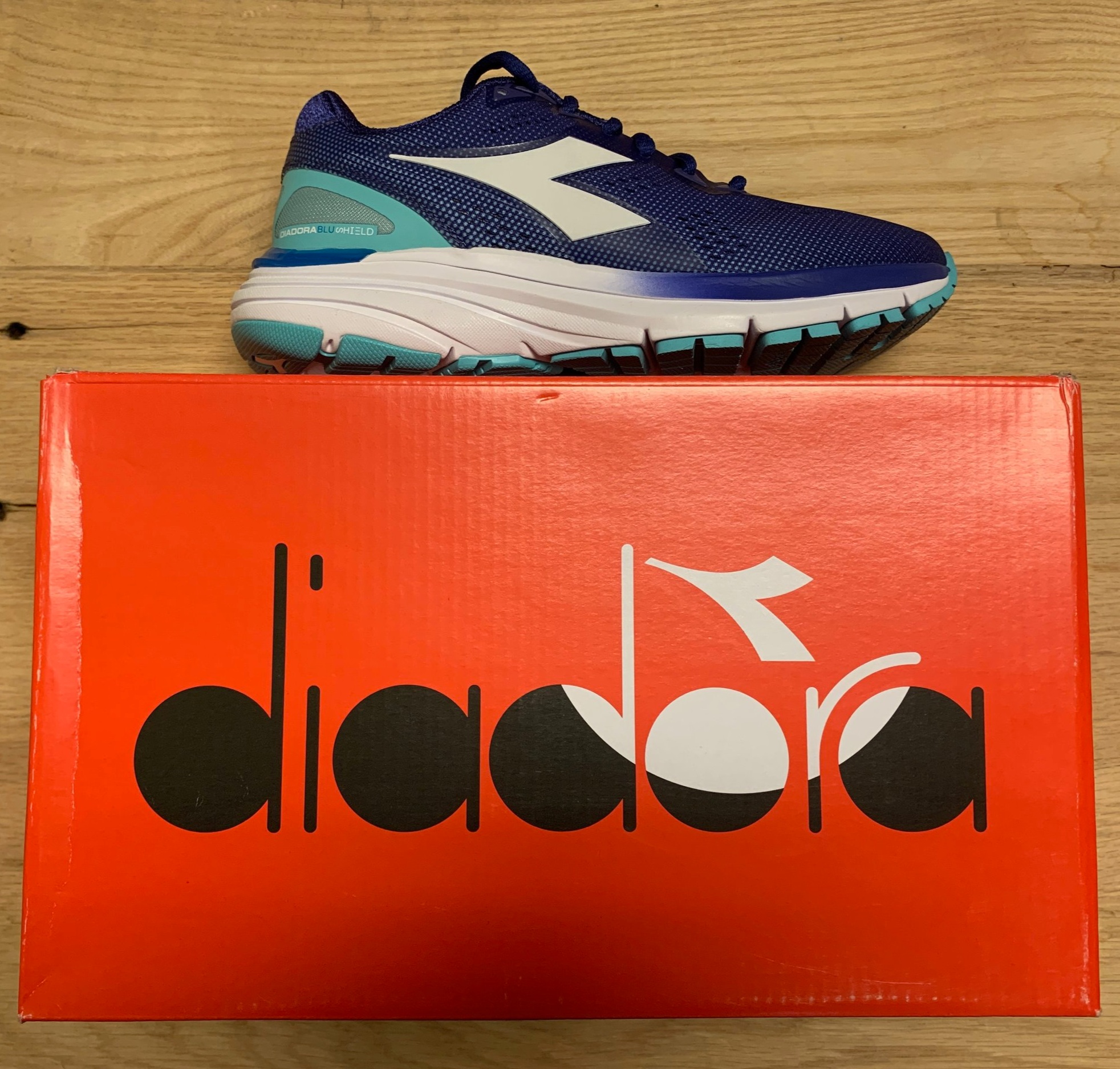 Diadora Mythos Blushield 3 - Women's