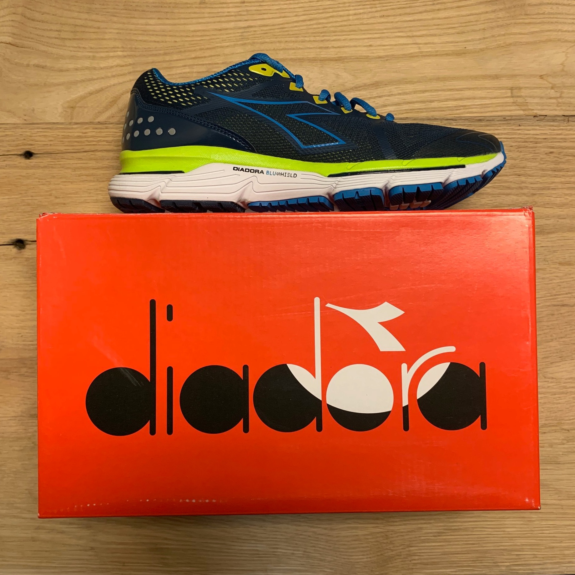 Diadora Mythos Blushield Elite - Men's