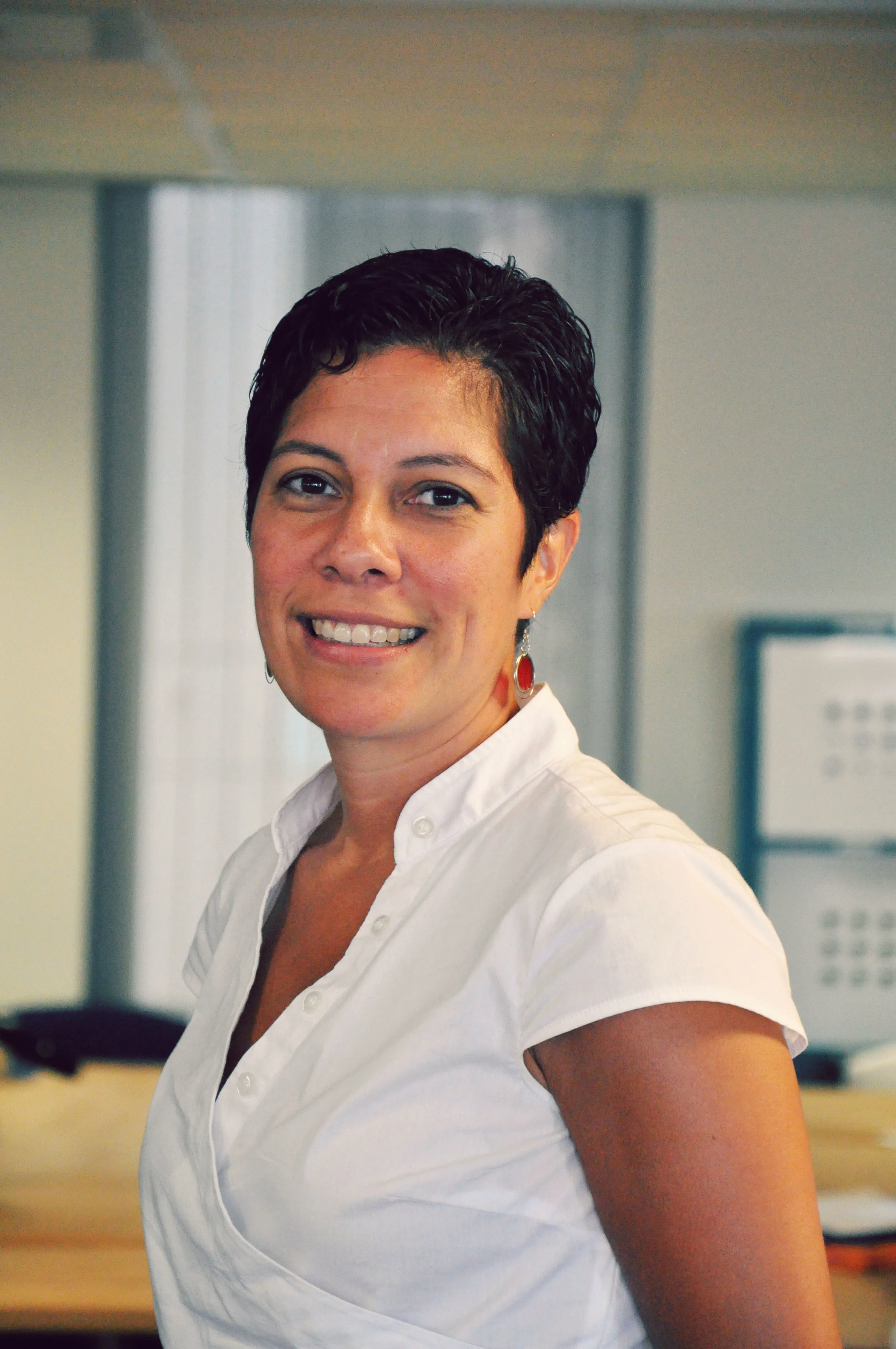 Jenn Valenzuela_headshot.jpg