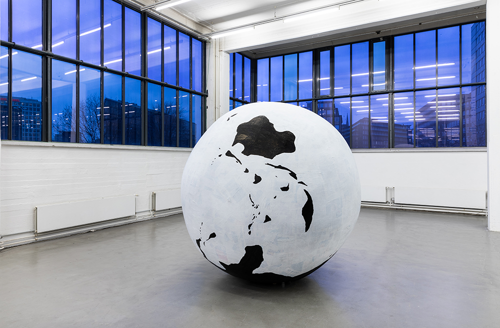 Hamburg Kunstverein Globe 1.jpg