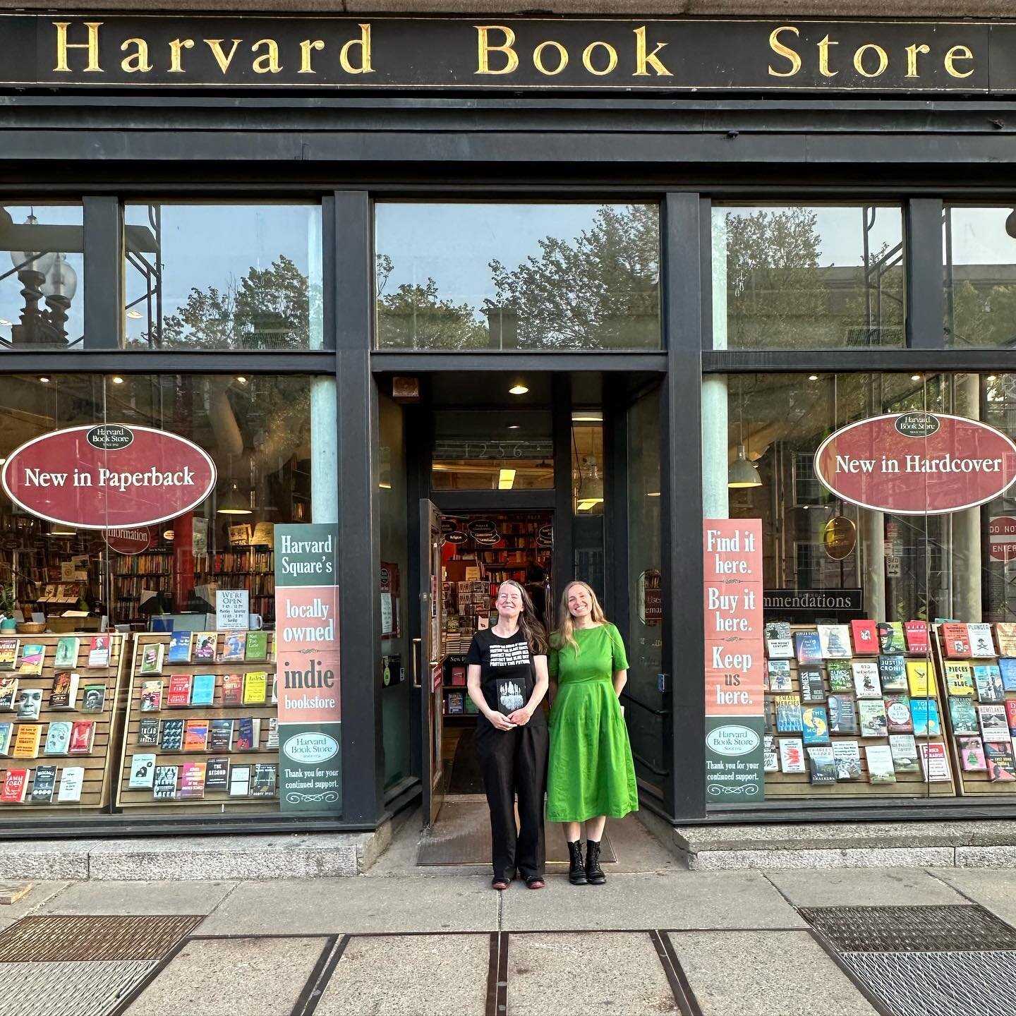 Thank you to everyone who joined us last night at the Harvard Book Store to celebrate THE LANGUAGE OF TREES. 🙏

The heat triggered my #Dysautonomia so I was a little slow, but I loved chatting with @oroeoboeococoao ☺️🙌🌳
THANK YOU! 

NEXT STOP: Bac
