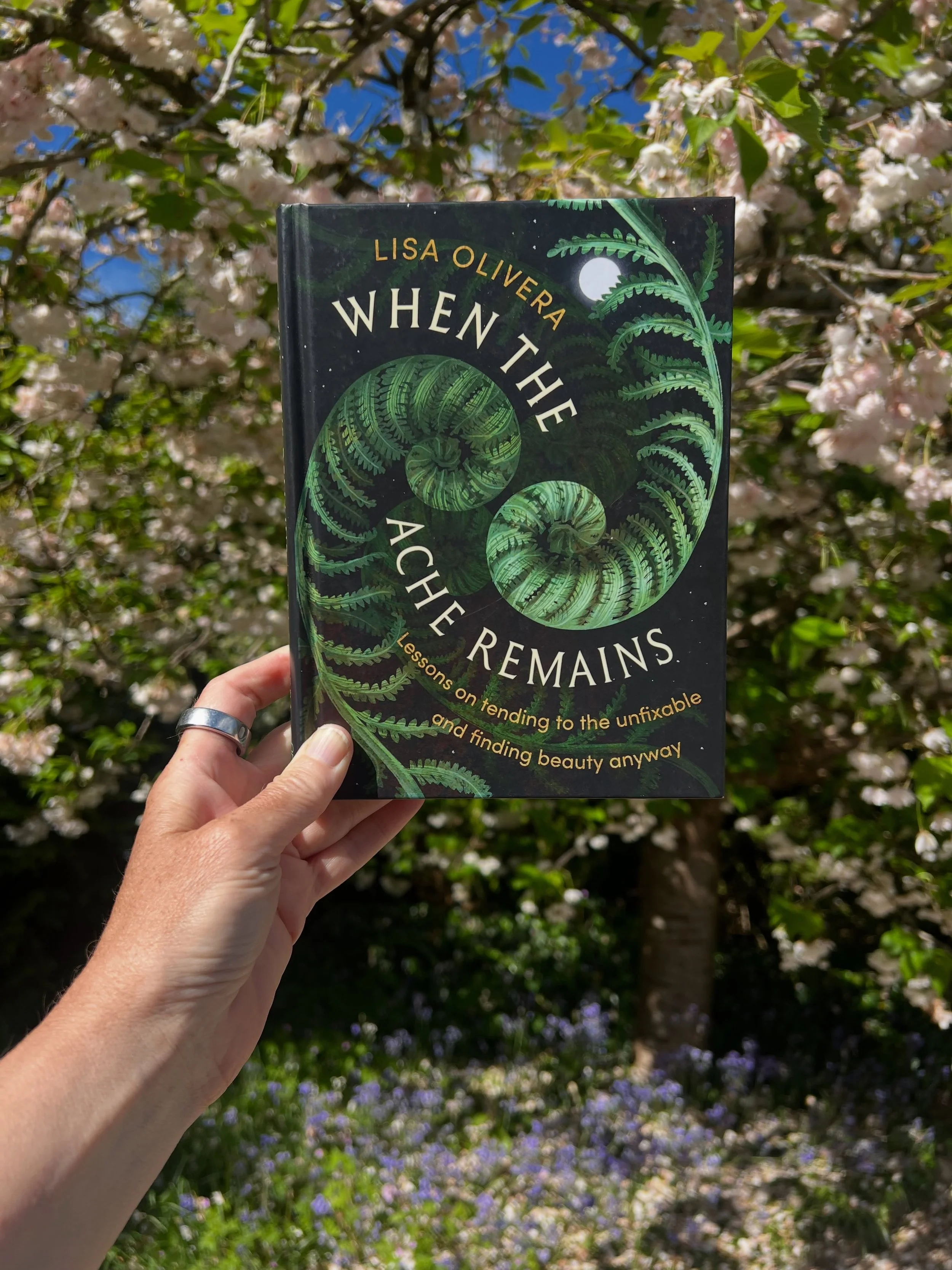 What are you reading? Here are a few of my recent reading companions, in no particular order ❤️

They all share something in common, something dear to me, the idea of interconnectedness, between people, plants, ideas, cultures, humanity and the natur