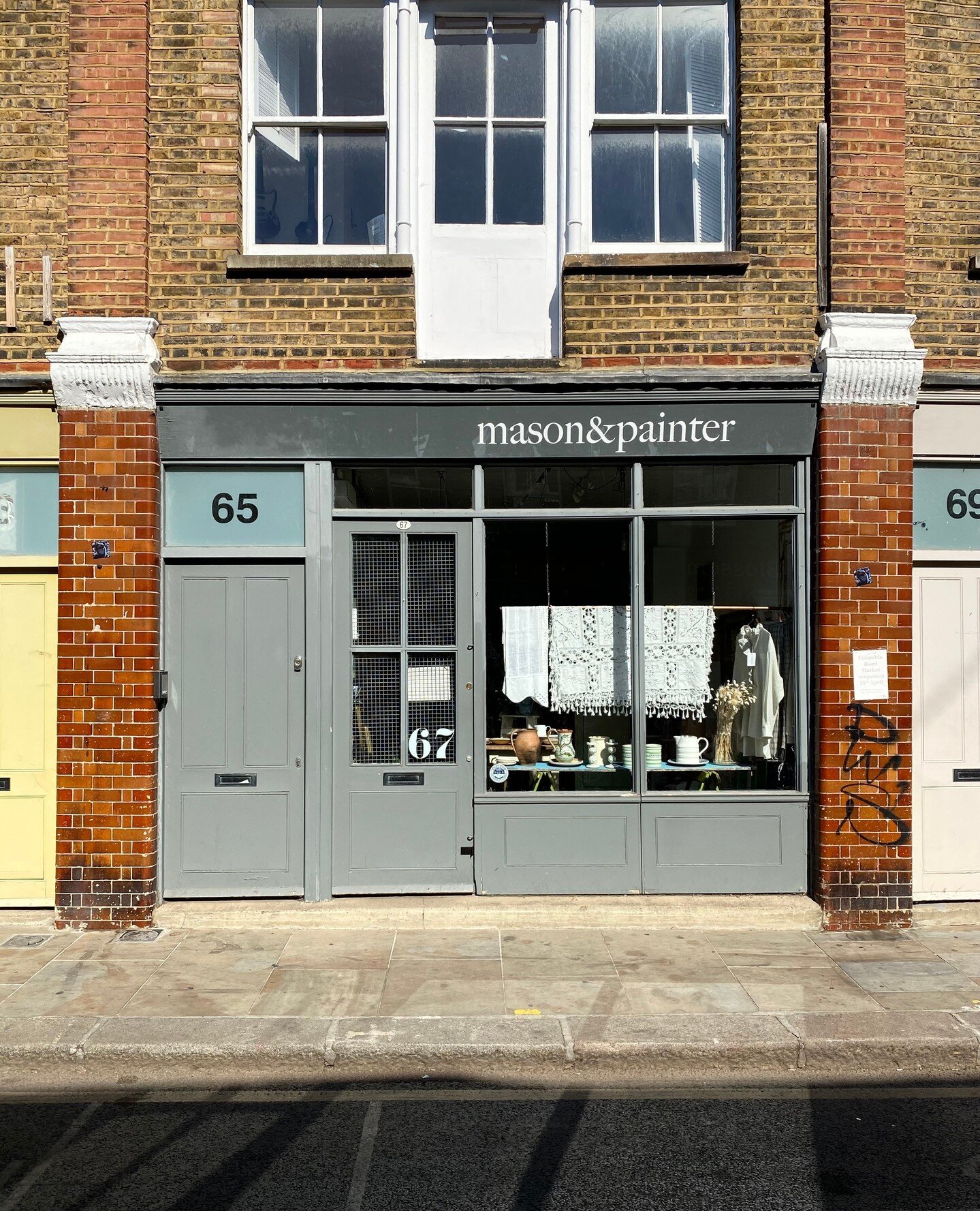 We just wanted to take the opportunity this morning to give a bit of a shout out to an East London neighbour.⁠
⁠
@masonandpainter is a vintage emporium on Columbia Road. Founded by Michelle Mason in 2013 it's a real trove for lovely homeware and acce