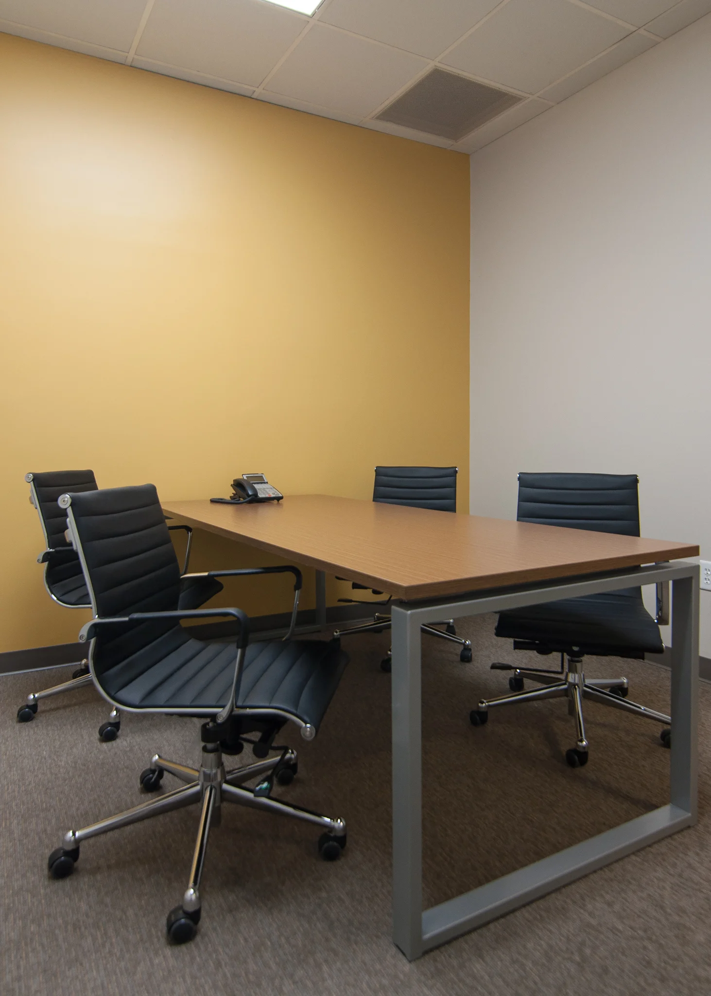 TMA_0013 huddle room a.jpg