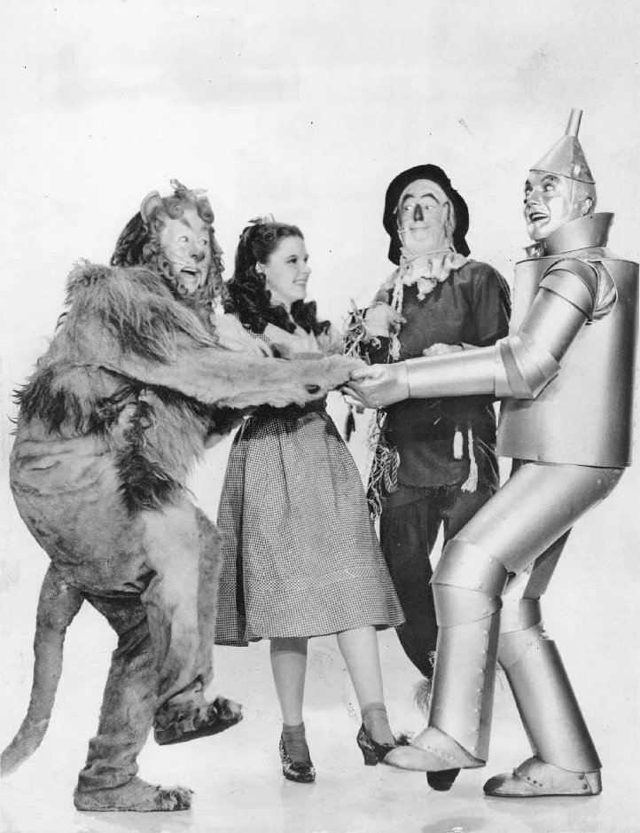 Public Domain publicity photo from MGM's 1939 Wizard of Oz, grabbed from Wikipedia.