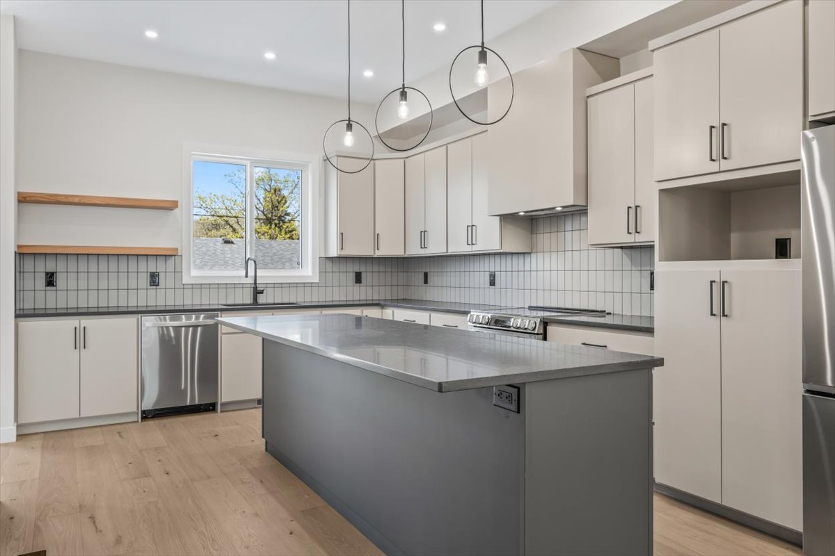 10932 132 Street-kitchen 1.jpg