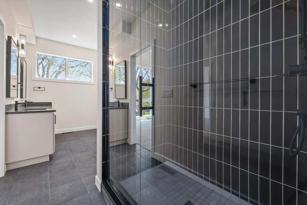 10932 132 Street-ensuite.jpg