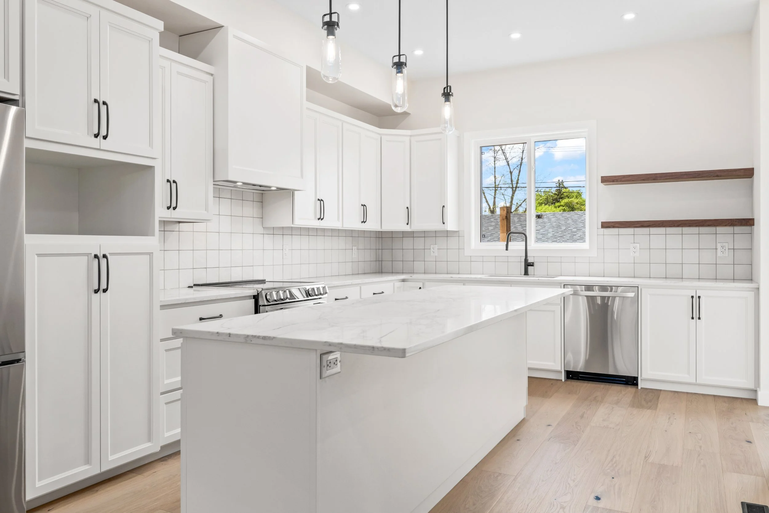 10934 132 Street-kitchen 2.jpg