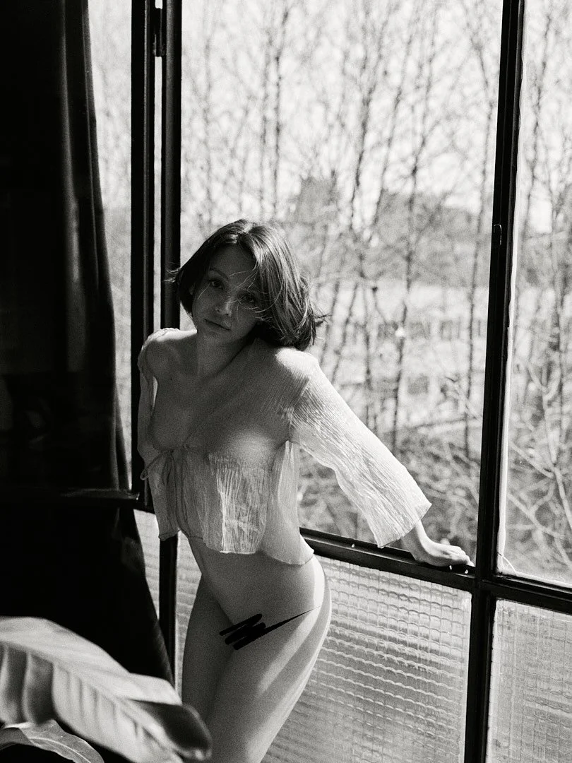Let&rsquo;s try this again. The Great One @oliivaa_linz (@olivia_linz_) at @apestudi0s in Barcelona 🇪🇸| l hate covering my work but I get it. Uncensored set will be on the blog Friday. #models #blackandwhitephotography #barcelona #sensual #fineartp