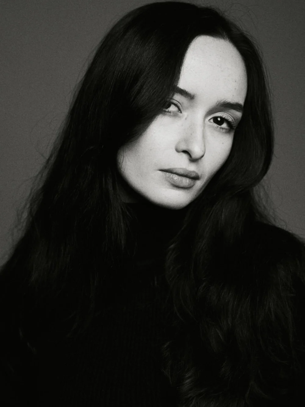 A very natural feeling portrait of @rebirthof.thebird at @latelierandbeyond_studio in Paris 🇫🇷 | So many images from this set I couldn&rsquo;t decide how to put them out. This one gets featured by itself. I love it. #models #rebirthofthebird #black